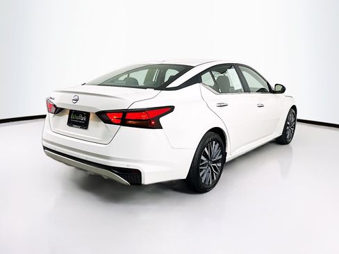 Used 2025 Nissan Altima 2.5 SV FWD image 9