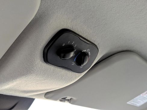 Used 2019 Ford Transit 150 XL image 9