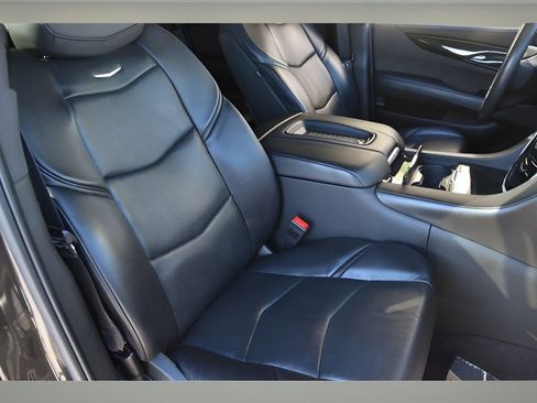 Used 2020 Cadillac Escalade Platinum AWD/4WD image 31