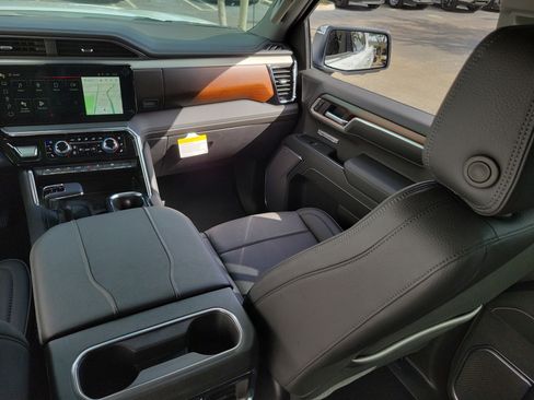 New 2026 GMC Sierra 1500 Denali w/ Denali Reserve Package image 16