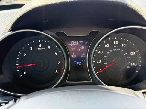 Used 2017 Hyundai Veloster Value Edition FWD image 23