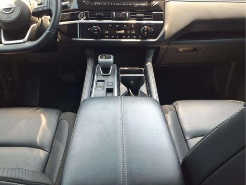 Used 2024 Nissan Pathfinder SL FWD image 12