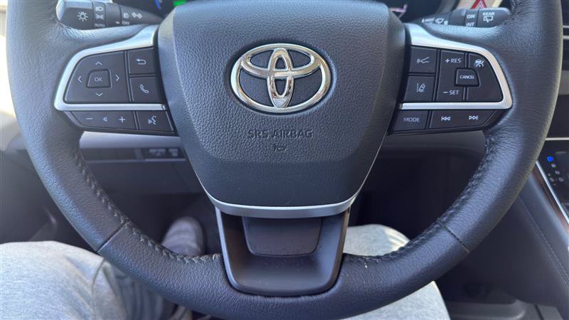 Used 2021 Toyota Sienna XLE AWD/4WD image 35
