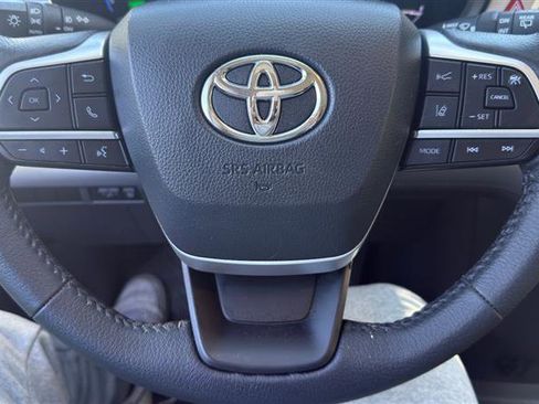 Used 2021 Toyota Sienna XLE AWD/4WD image 35