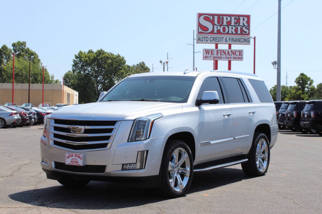 Used 2017 Cadillac Escalade Luxury AWD/4WD image 7