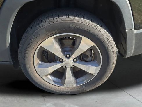 Used 2019 Jeep Cherokee Limited image 27