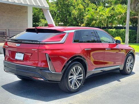 Certified 2025 Cadillac Lyriq Luxury w/ LPO, Floor Liner Package RWD image 32