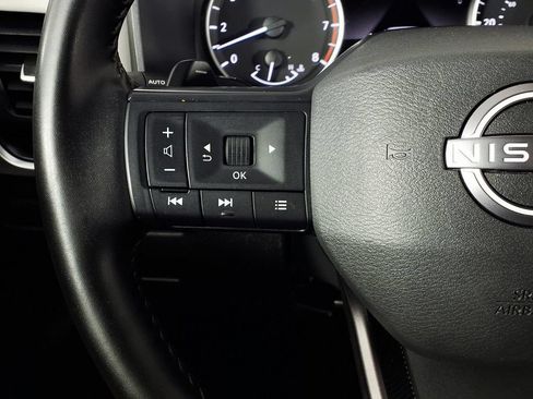 Used 2025 Nissan Rogue SV FWD image 19