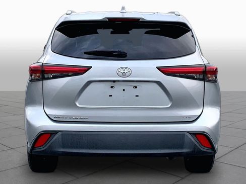 Used 2022 Toyota Highlander XLE FWD image 5