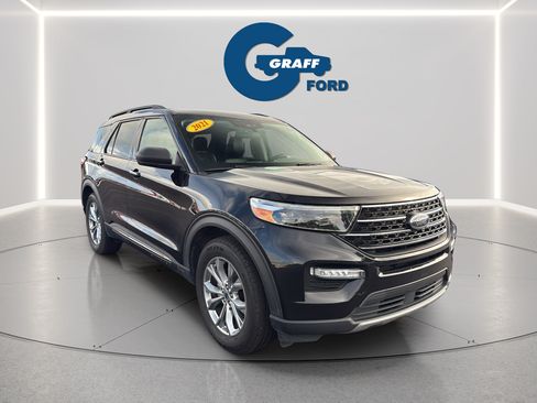 Used 2021 Ford Explorer XLT w/ Equipment Group 202A AWD/4WD image 3