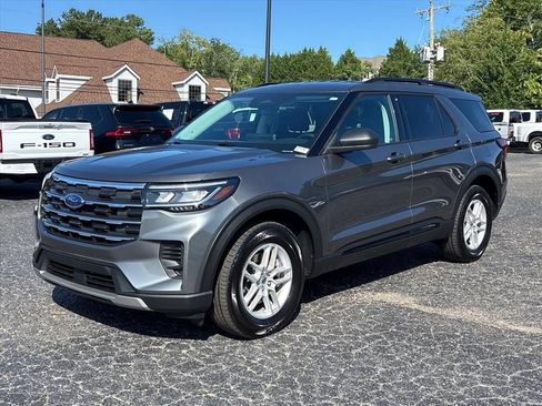 Used 2026 Ford Explorer Active AWD/4WD image 3
