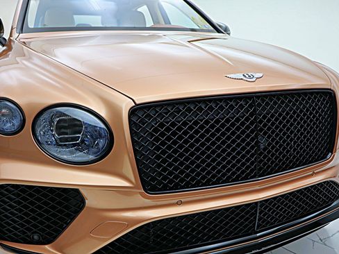 Certified 2023 Bentley Bentayga AWD/4WD image 22
