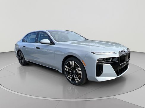 New 2026 BMW 760i xDrive w/ Executive Package AWD/4WD image 7