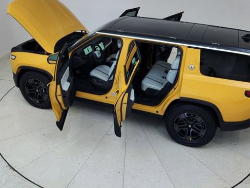 Used 2024 Rivian R1S Adventure image 88