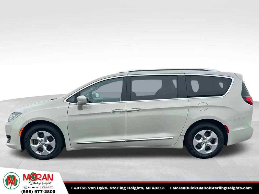 Used 2017 Chrysler Pacifica Touring-L Plus FWD image 2