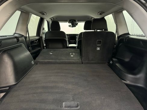 Used 2023 Jeep Grand Cherokee Laredo image 31