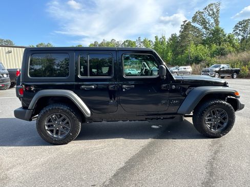 Used 2026 Jeep Wrangler Unlimited Sport AWD/4WD image 4