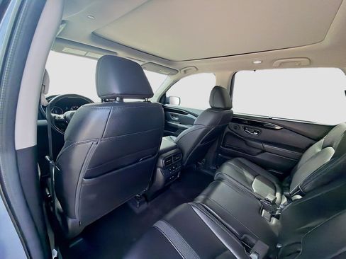 Used 2024 Honda Pilot Touring image 25