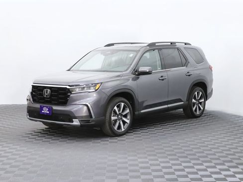 Used 2024 Honda Pilot Touring image 5