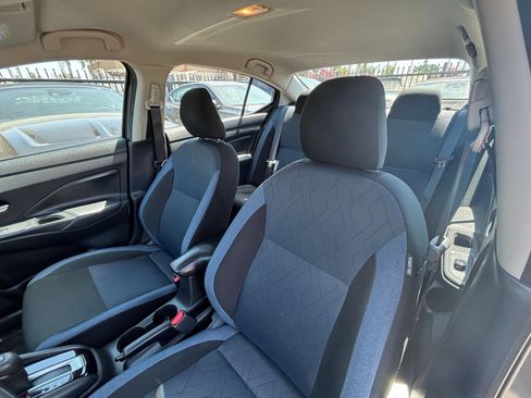 Used 2025 Nissan Versa SV FWD image 31