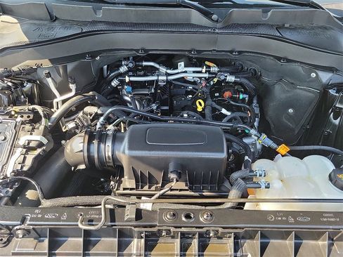 Used 2023 Ford Explorer XLT image 28