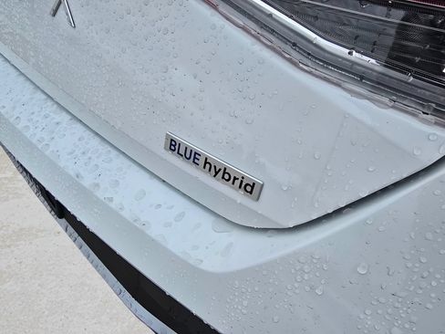 New 2026 Hyundai Elantra Hybrid FWD image 12