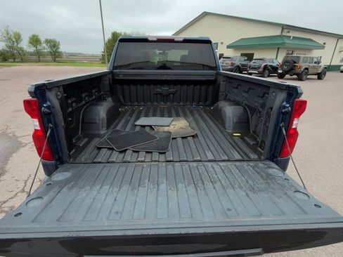 Used 2019 Chevrolet Silverado 1500 LT w/ Convenience Package AWD/4WD image 9