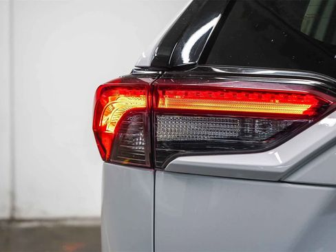 Used 2020 Toyota RAV4 XLE image 11