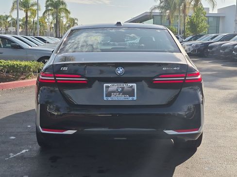 New 2027 BMW i5 eDrive40 w/ Convenience Package RWD image 9