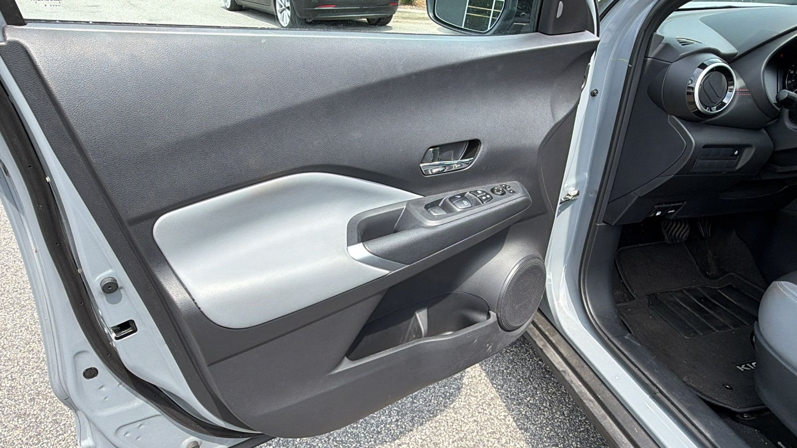 Used 2024 Nissan Kicks SR w/ SR Premium Package FWD image 14