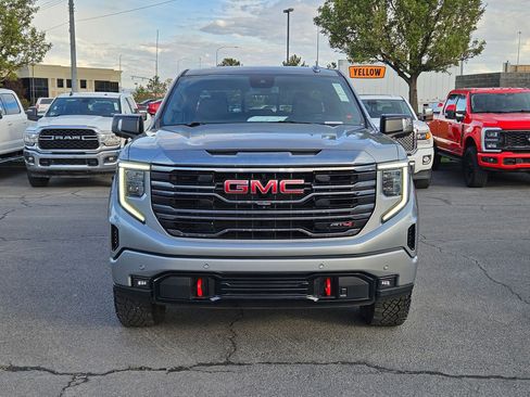 Used 2024 GMC Sierra 1500 AT4 w/ AT4 Premium Package AWD/4WD image 12