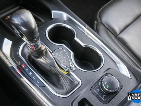 Used 2022 Chevrolet Traverse LT image 23