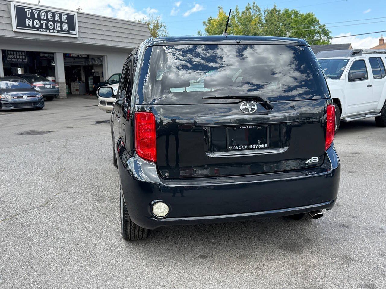 Used 2009 Scion xB FWD image 3