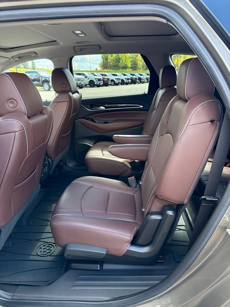 Used 2020 Buick Enclave Avenir w/ Avenir Technology Package AWD/4WD image 10