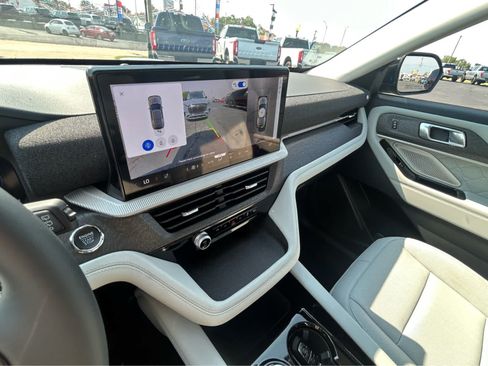 New 2026 Ford Explorer Platinum w/ LUX Leather Package AWD/4WD image 32