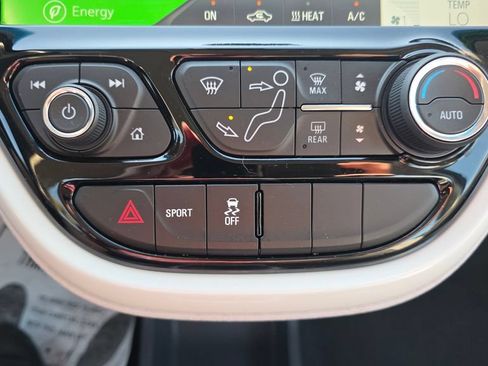 Used 2020 Chevrolet Bolt LT FWD image 32