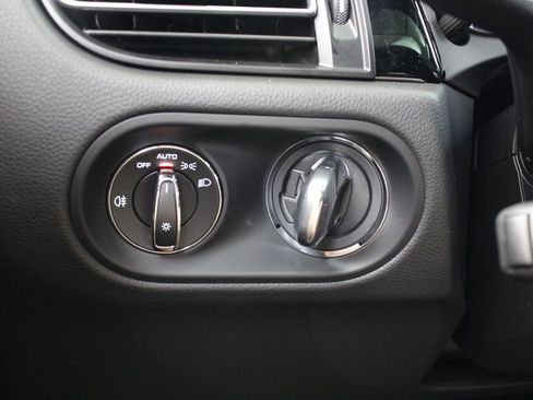 New 2026 Porsche Macan image 20