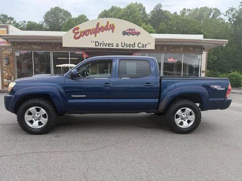 Used 2007 Toyota Tacoma PreRunner RWD image 2