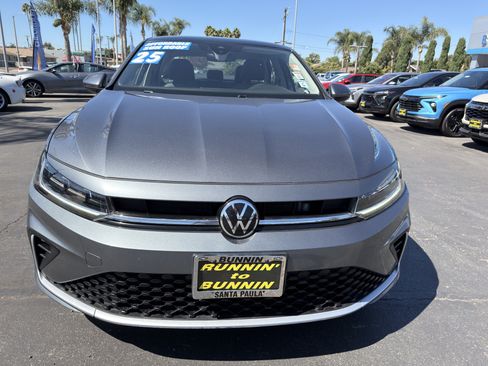Used 2025 Volkswagen Jetta SE FWD image 39