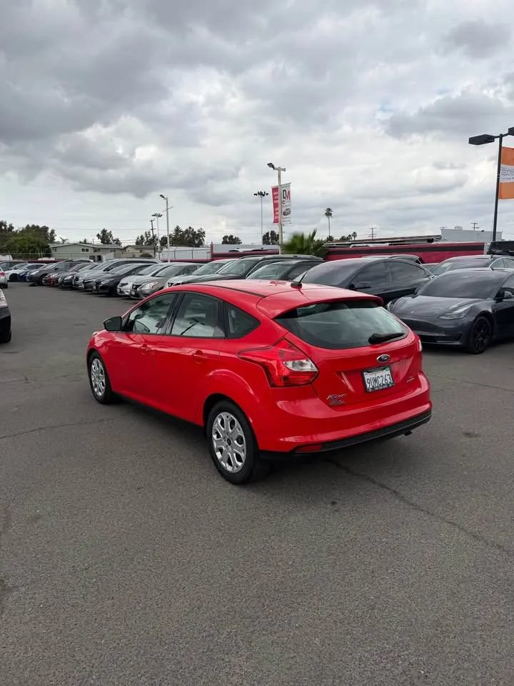 Used 2012 Ford Focus SE FWD image 4