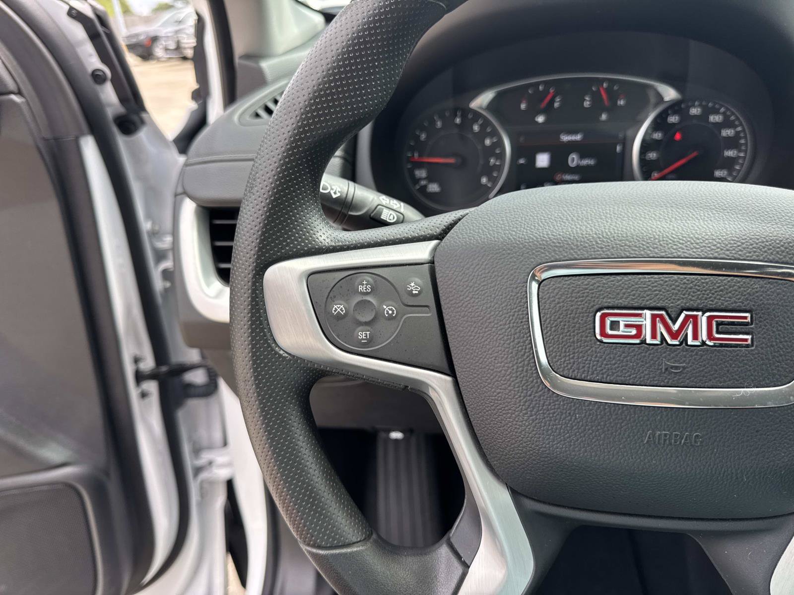 Used 2024 GMC Terrain SLE w/ Driver Convenience Package FWD image 22