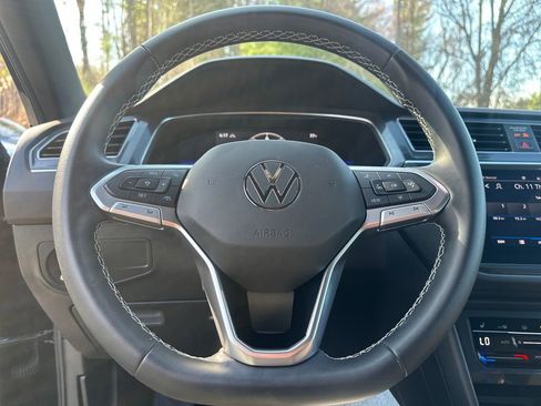 Used 2023 Volkswagen Tiguan SE image 7