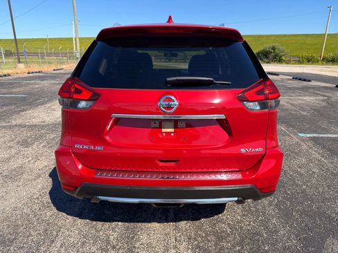 Used 2017 Nissan Rogue SV AWD/4WD image 12