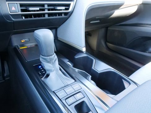 Used 2025 Toyota Camry LE image 28