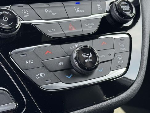 New 2026 Chrysler Pacifica Select w/ S Appearance Package AWD/4WD image 6