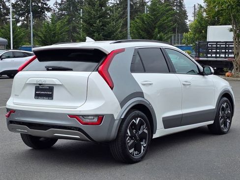 Certified 2024 Kia Niro Wave w/ Wave Preserve Package FWD image 6