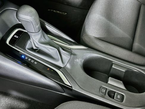 Used 2025 Toyota Corolla LE FWD image 23
