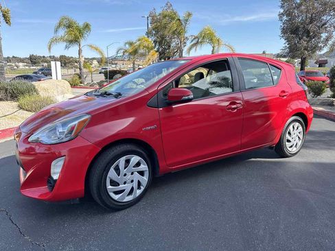 Used 2015 Toyota Prius C One image 10