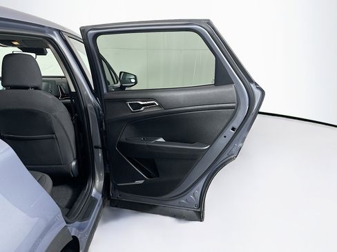 Used 2025 Kia Sportage LX image 29