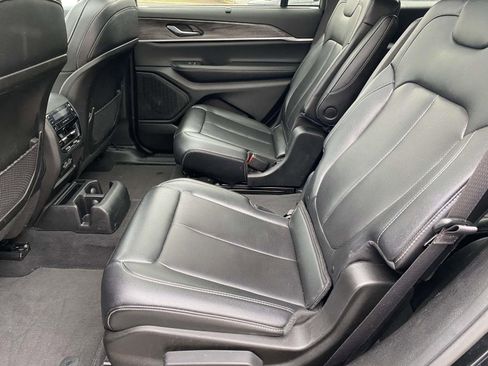 Used 2024 Jeep Grand Cherokee L Limited w/ Luxury Tech Group II AWD/4WD image 11
